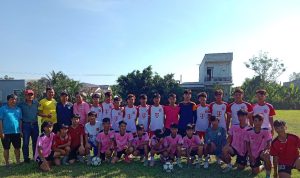 Hai đội bóng đá Nam THCS Tân Hồng và Tam Nông